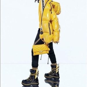 MICHAEL KORS Boots. Size 6